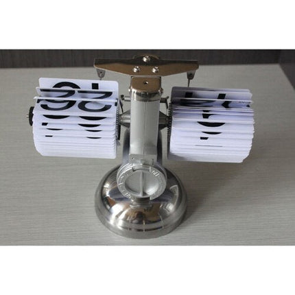 Mechaniczny zegar klapkowy stojący retro