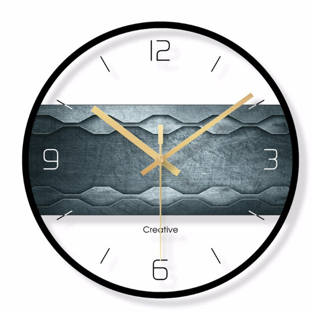 Skandynawski zegar ścienny z drewnianym elementem