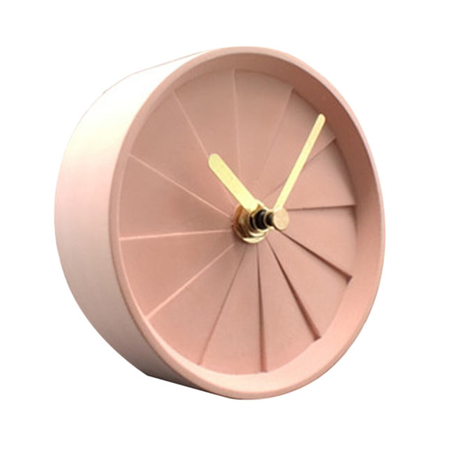 Mały nowoczesny zegar stołowy na biurko