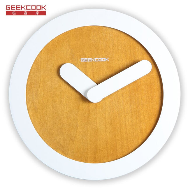 Minimalistyczny zegar z grubymi wskazówkami