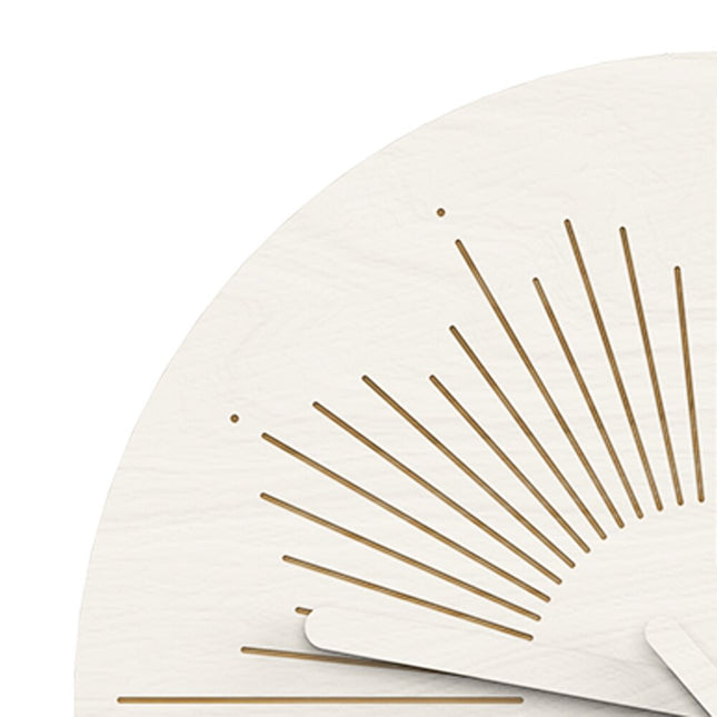 Ozdobny zegar ścienny w kształcie słońca