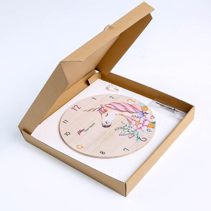 Drewniany zegar z jednorożcem do pokoju