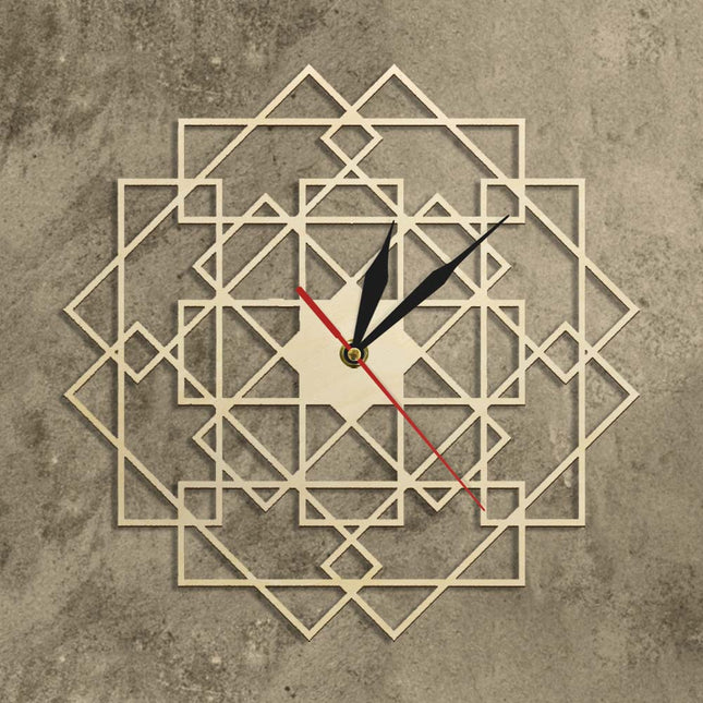 Drewniany ażurowy zegar geometryczny