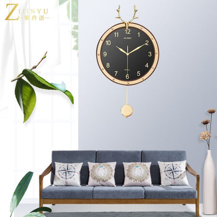 Zegar ścienny z wahadłem i porożem