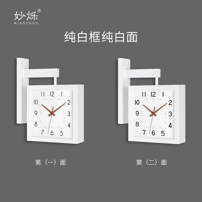 Kwadratowy dwustronny zegar z drewna