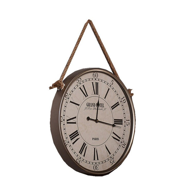 Wiszący zegar ścienny retro na sznurze