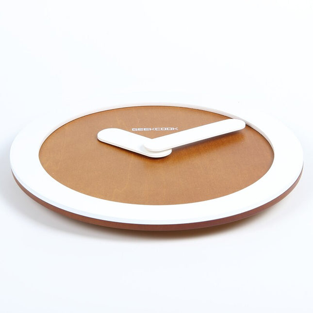 Minimalistyczny zegar z grubymi wskazówkami