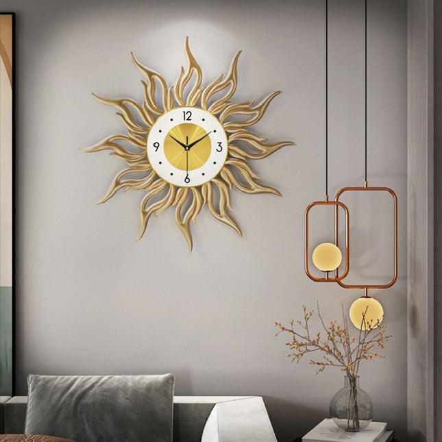 Zegar ścienny w kształcie słońca