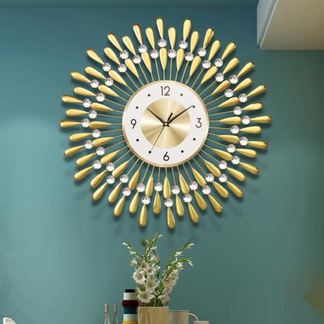 Zegar ścienny w kształcie słońca
