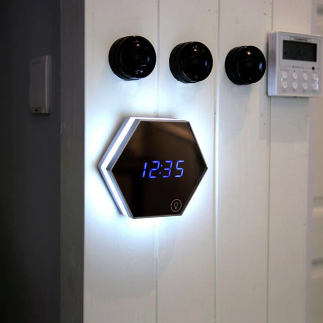 Lustrzany zegar cyfrowy LED futurystyczny