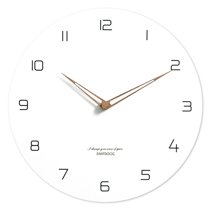 Czytelny zegar ścienny do kuchni lub łazienki