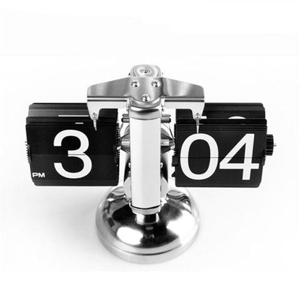 Czarno-biały zegar klapkowy w stylu retro