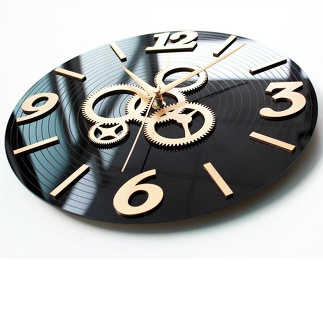 Okrągły zegar ścienny z mechanizmem zębatym