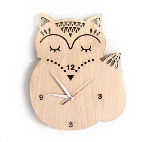 Drewniany zegar ścienny w kształcie sowy