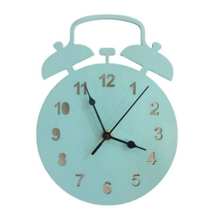 Drewniany zegar w kształcie starego budzika