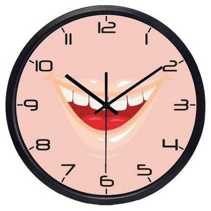 Zabawny zegar ścienny z dużym uśmiechem