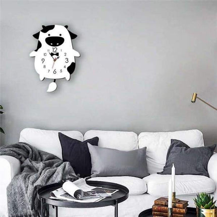 Zegar ścienny z wahadłem w kształcie krowy