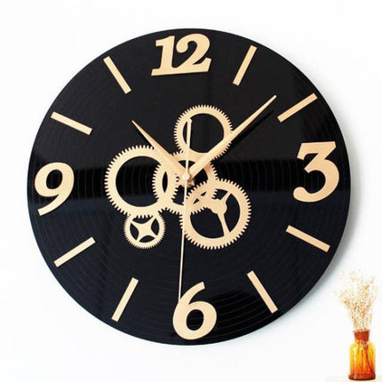 Okrągły zegar ścienny z mechanizmem zębatym