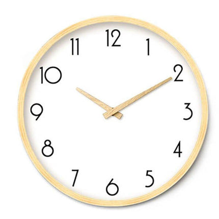 Drewniany zegar ścienny w skandynawskim stylu