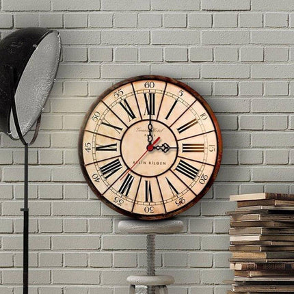 Zegar ścienny vintage z rzymskimi cyframi