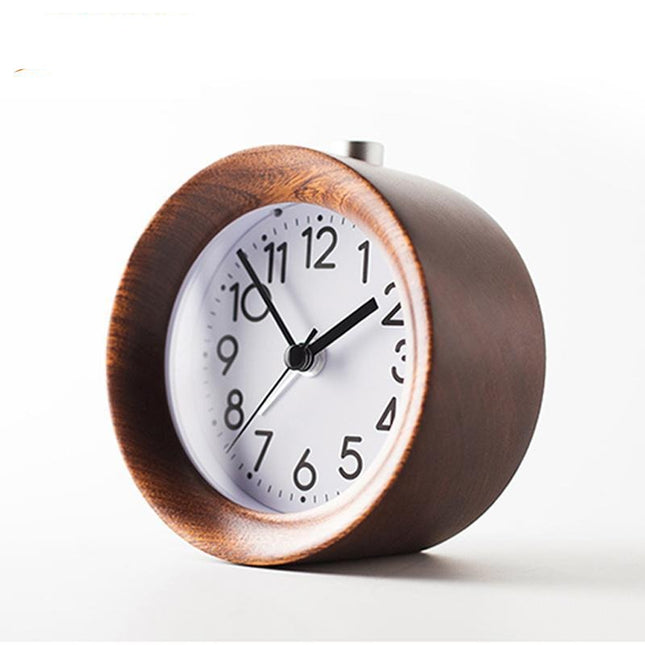 Okrągły drewniany budzik analogowy na stolik
